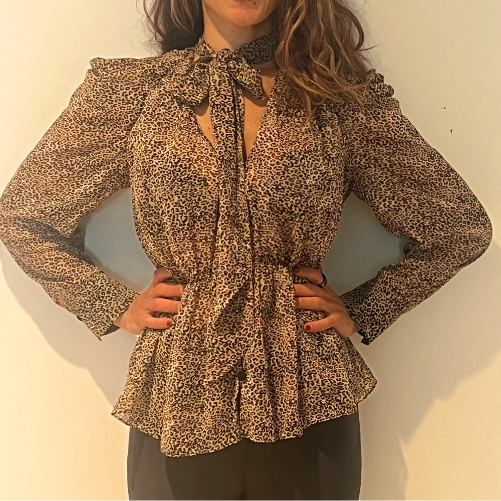 Leopard print silky business chiq top